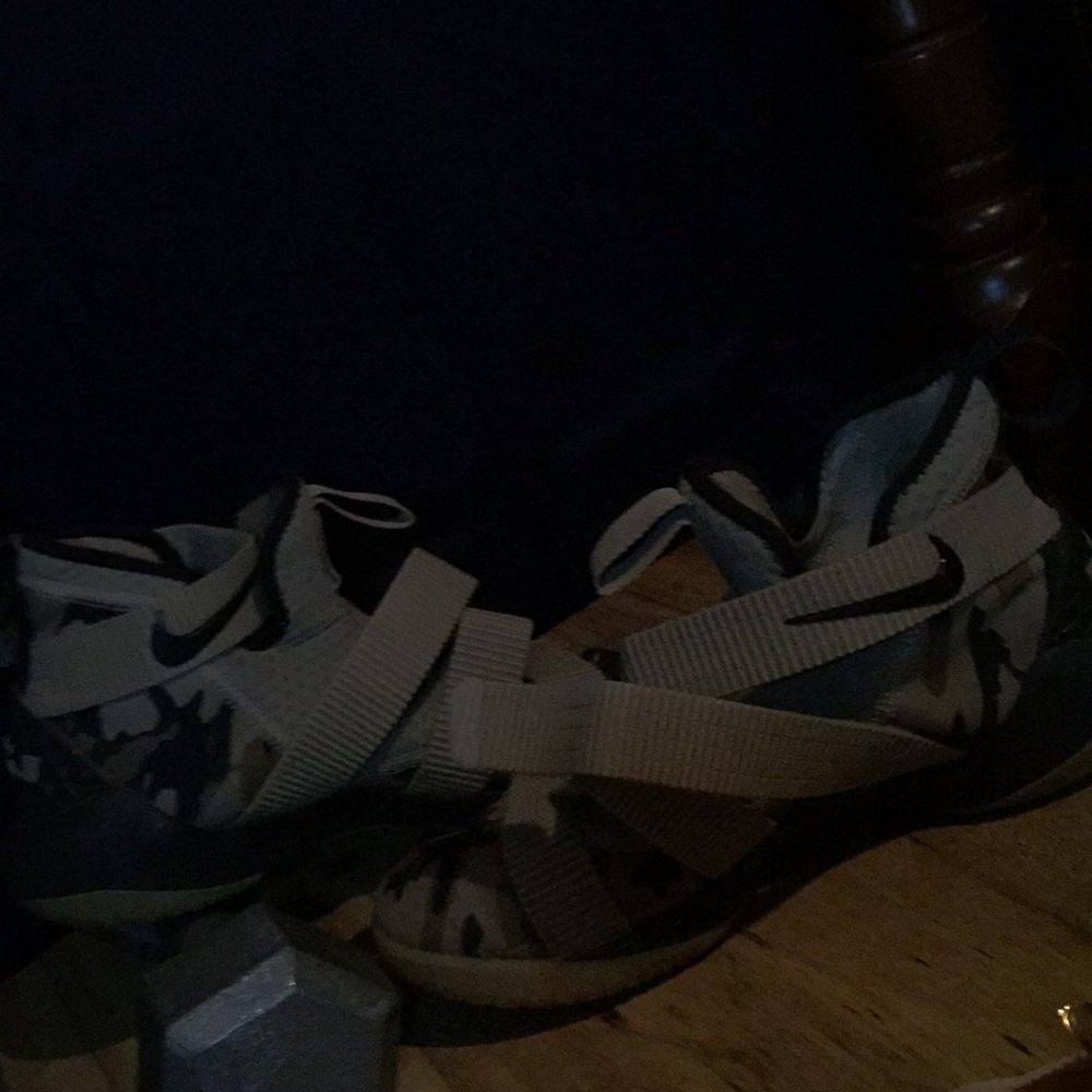 nikey labron 11 soldier camo